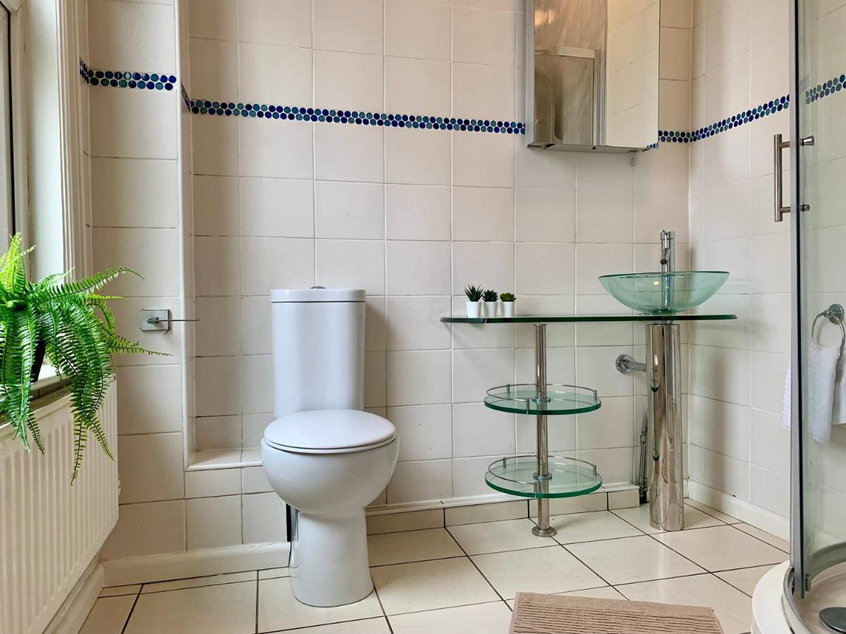 Somerford Place - 6 Beds - Sleeps 12 - Parks 2-3 Cars/Vans Willenhall Экстерьер фото