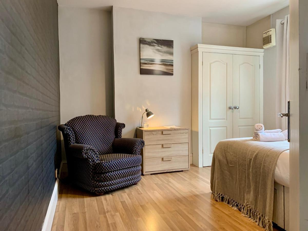 Somerford Place - 6 Beds - Sleeps 12 - Parks 2-3 Cars/Vans Willenhall Экстерьер фото