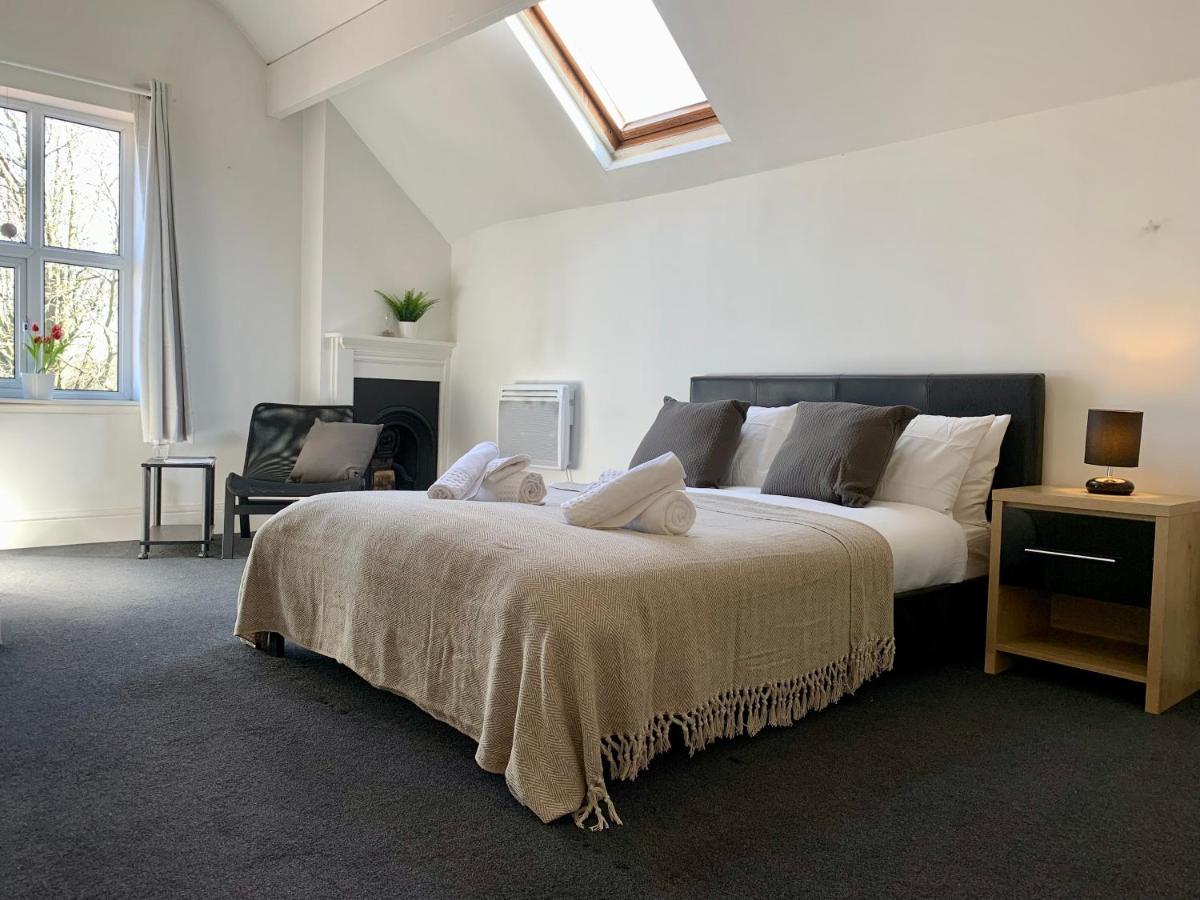 Somerford Place - 6 Beds - Sleeps 12 - Parks 2-3 Cars/Vans Willenhall Экстерьер фото