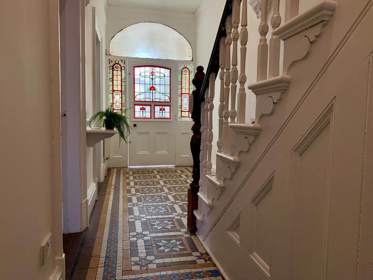 Somerford Place - 6 Beds - Sleeps 12 - Parks 2-3 Cars/Vans Willenhall Экстерьер фото