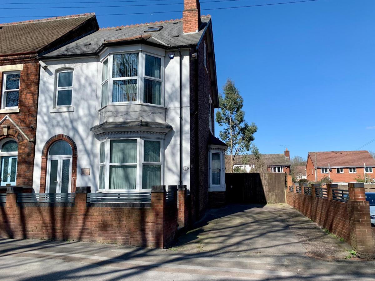 Somerford Place - 6 Beds - Sleeps 12 - Parks 2-3 Cars/Vans Willenhall Экстерьер фото