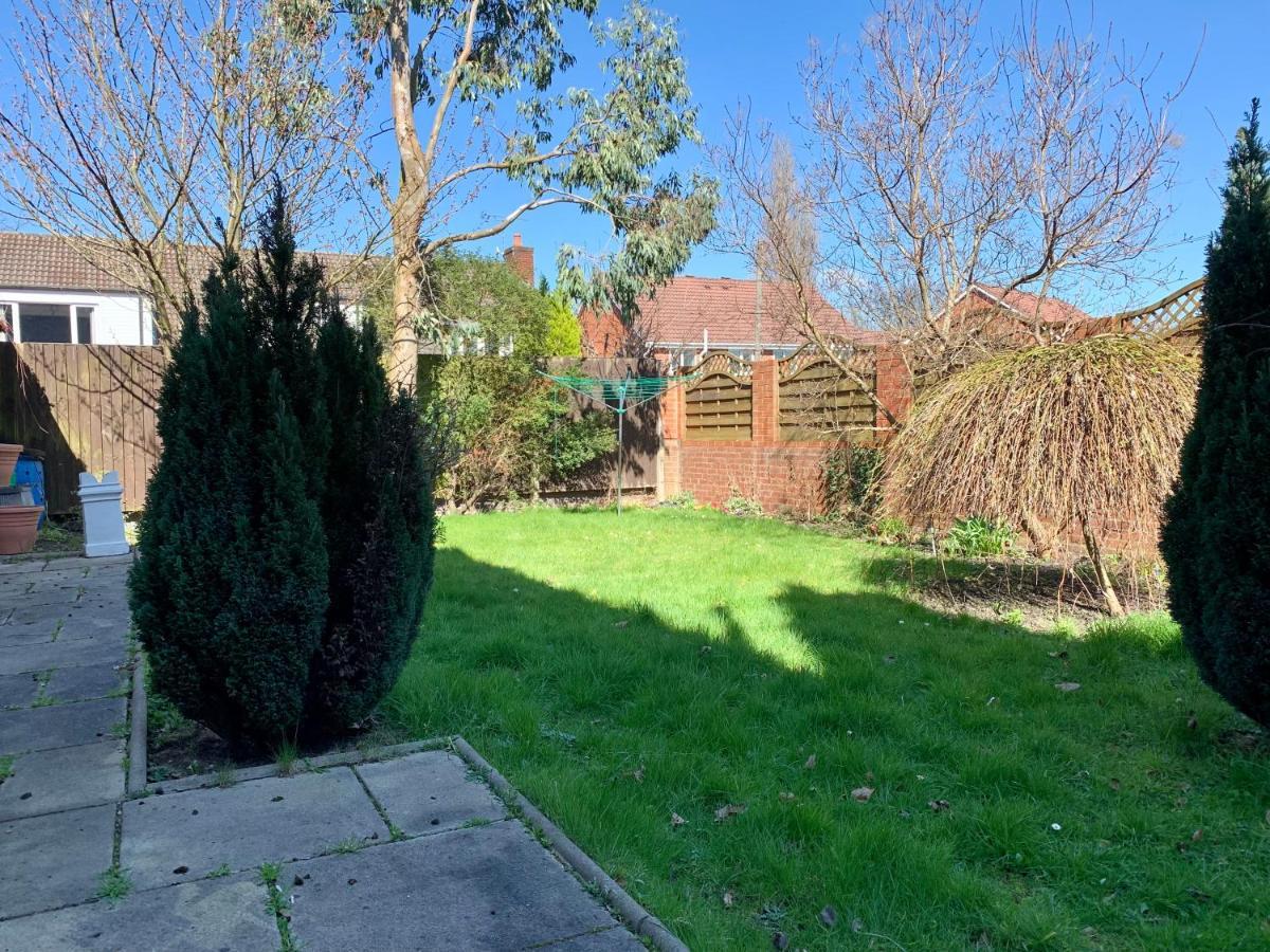 Somerford Place - 6 Beds - Sleeps 12 - Parks 2-3 Cars/Vans Willenhall Экстерьер фото
